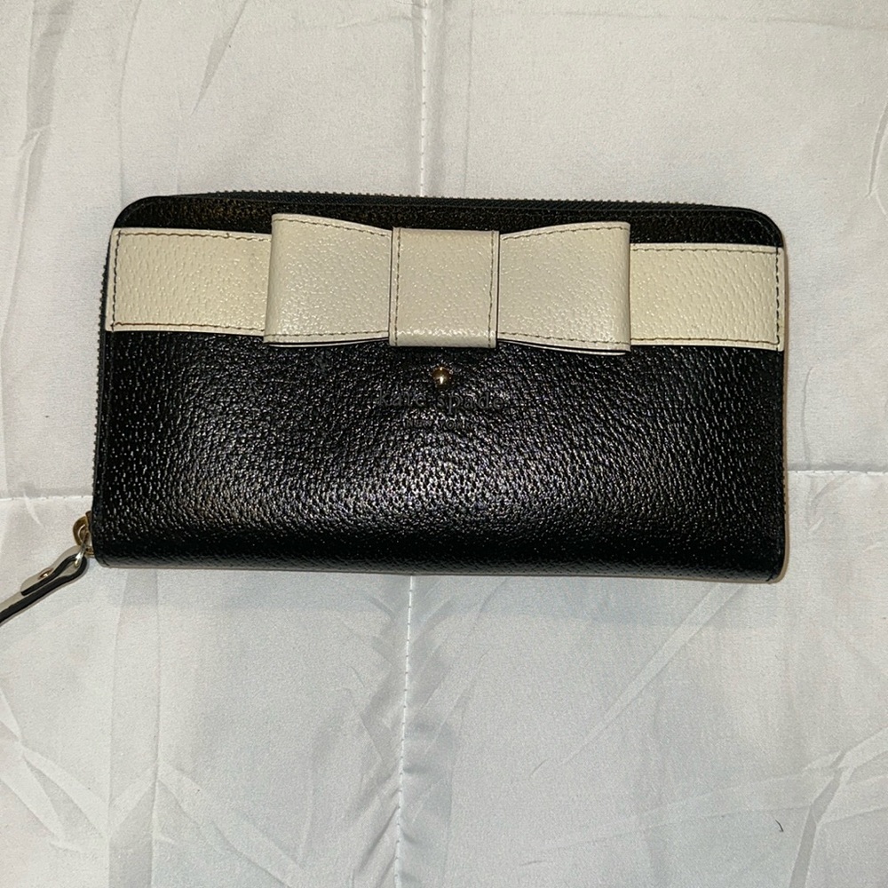 Kate Spade Bow tie Zippered Wallet